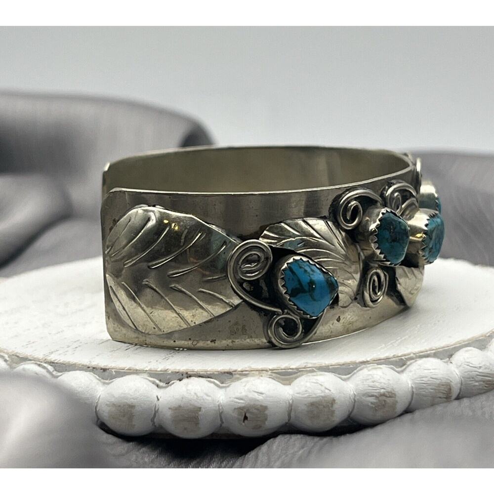 Vintage Navajo Turquoise Sterling Cuff Bracelet - Picture 3 of 4